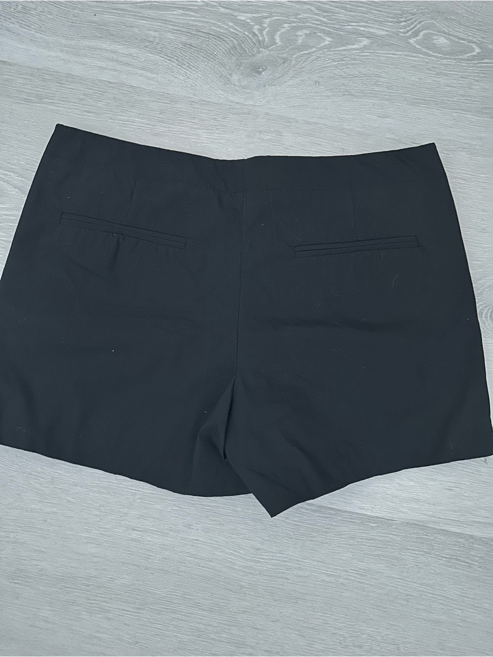 Theory Mid Rise Paper Weight Shorts - Picture 4 of 9